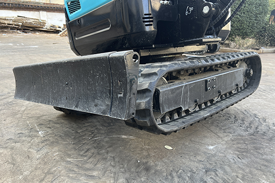 Alt attribute: The overall appearance of a small excavator. Its structural design takes into account factors such as center - of - gravity distribution, stability, operational comfort, and maintenance convenience. The optimized cab design enhances the operating experience.