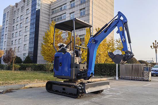 A comparison chart showing the differences in appearance and structure between small excavators and small skid steer loaders.