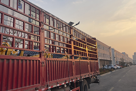 Jining Yizhan ships 10 S460 skid steer loaders to Canada – High-performance construction equipment for global markets.