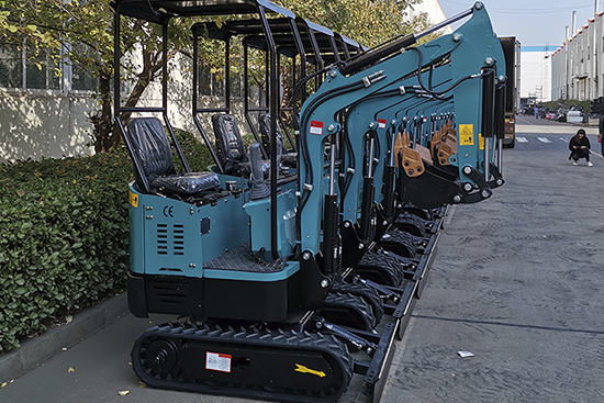 Yizhan International's Small Excavators Set Sail for Czech: A Leap in European Expansion