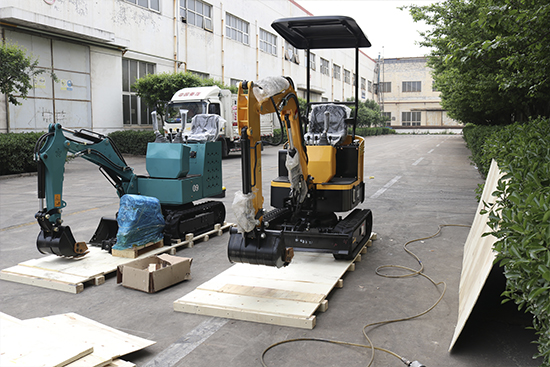 Yizhan International Trade ships third batch of 100 small excavators to Australia