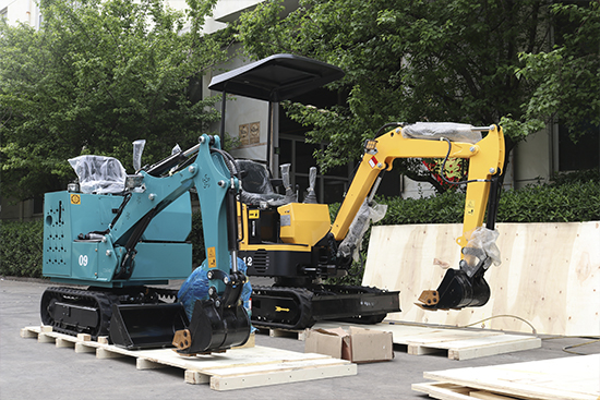 Yizhan International Trade ships third batch of 100 small excavators to Australia