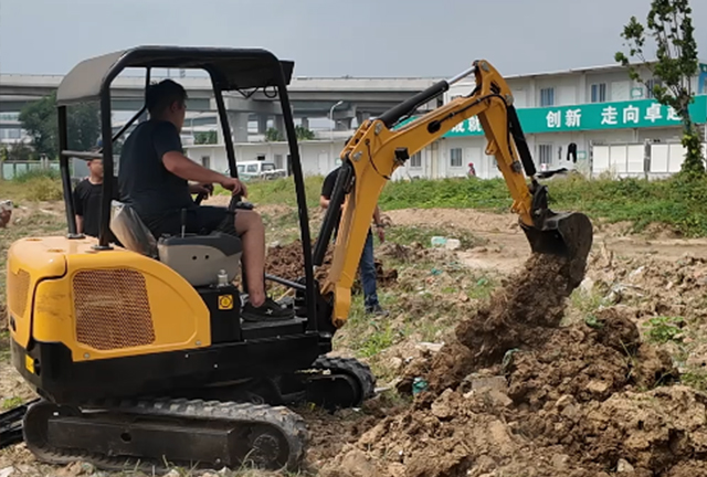 Yizhan mini excavator harvesting Chinese yam in hilly farmland
