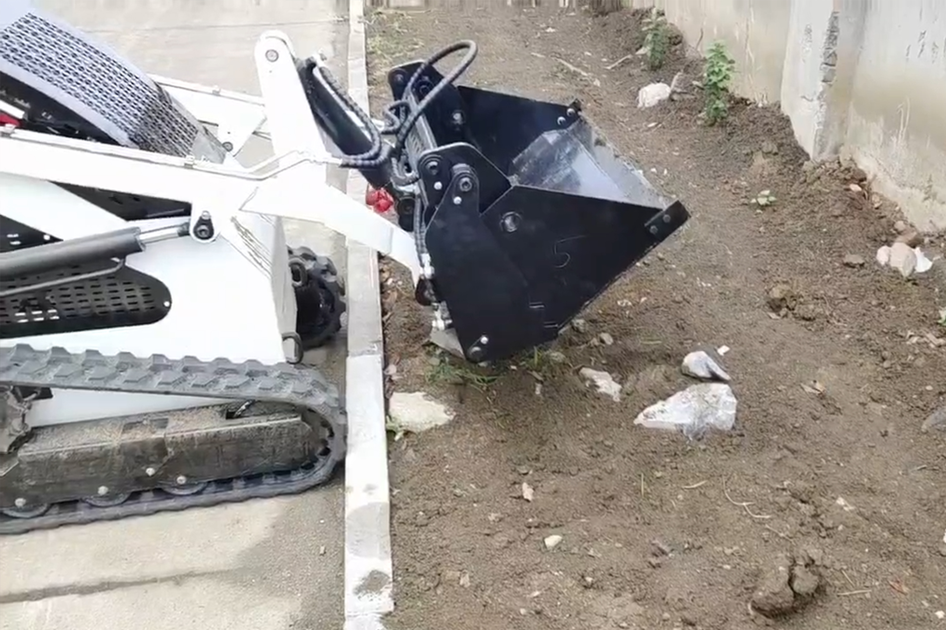 High-Efficiency Compact Skid Steer Loader for Various Applications