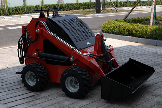 What are the specific requirements for engine oil and hydraulic oil in skid steer loaders?