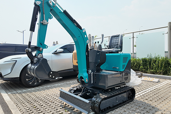 TOVISEN QS10 Mini Excavator: Track Debris Clearance & Foundation Reinforcement in Railway Culverts