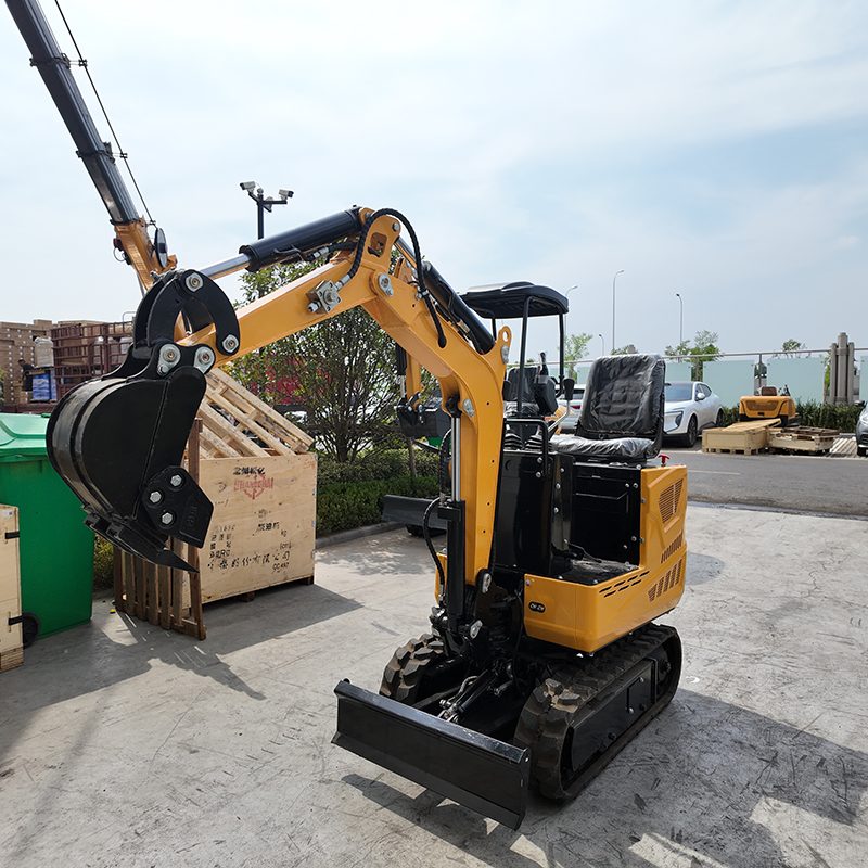 TOVISEN 06Q yellow tracked mini excavator with bucket and front blade TOVISEN 06Q yellow tracked mini excavator with bucket and front blade
