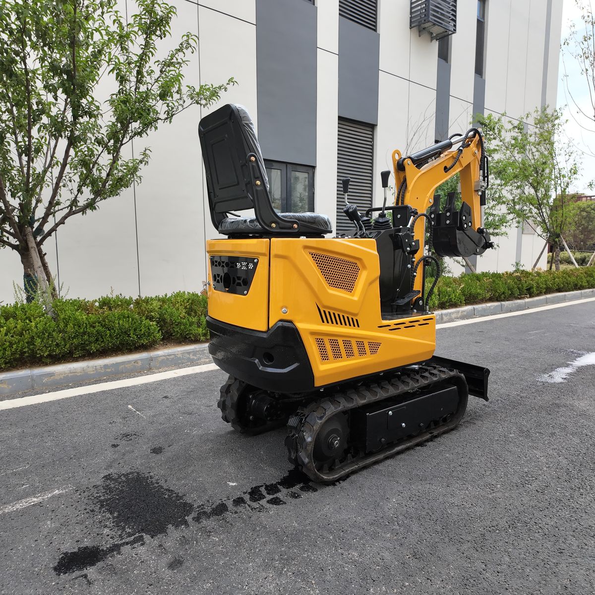TOVISEN 06-class mini excavator with arm extended and bucket lowered, product display