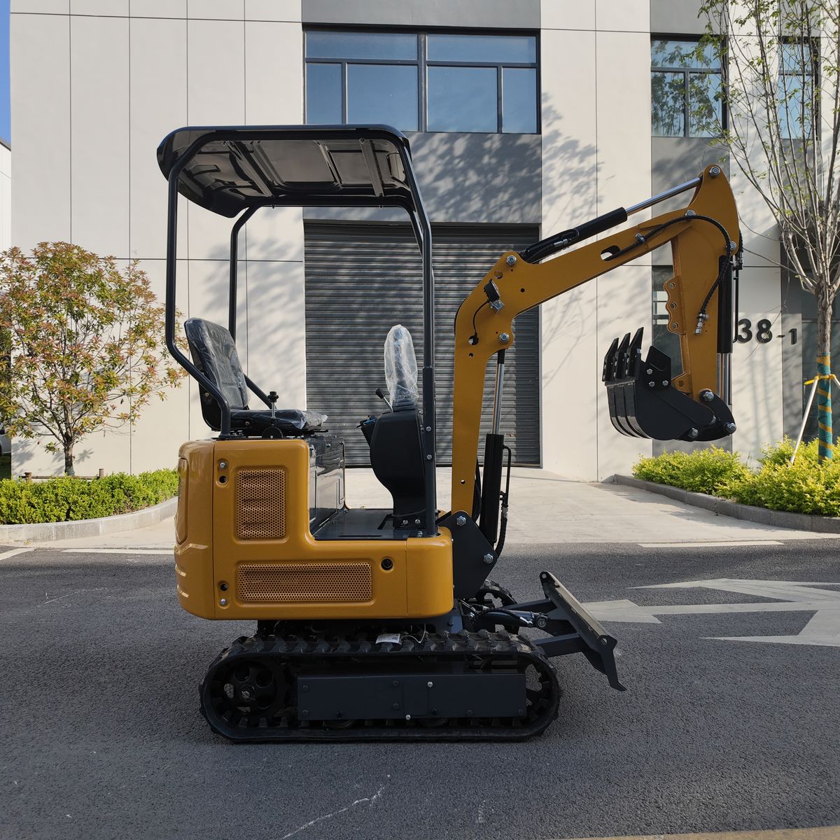 TOVISEN 10-class mini excavator in side profile with blade lowered, product display TOVISEN 10-class mini excavator in side profile with blade lowered, product display